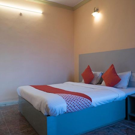 Oyo Flagship 37830 Hotel Aakar International Satara Exterior foto