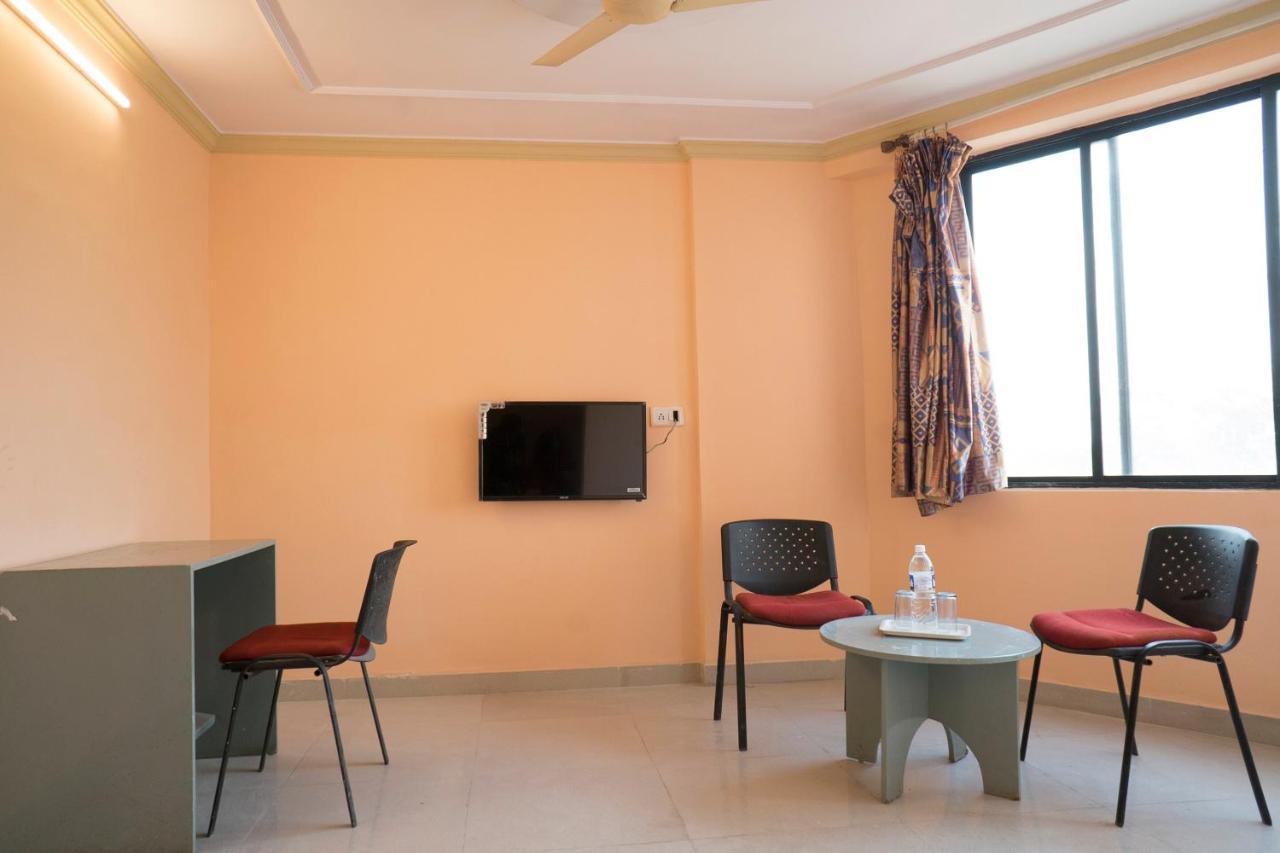 Oyo Flagship 37830 Hotel Aakar International Satara Exterior foto