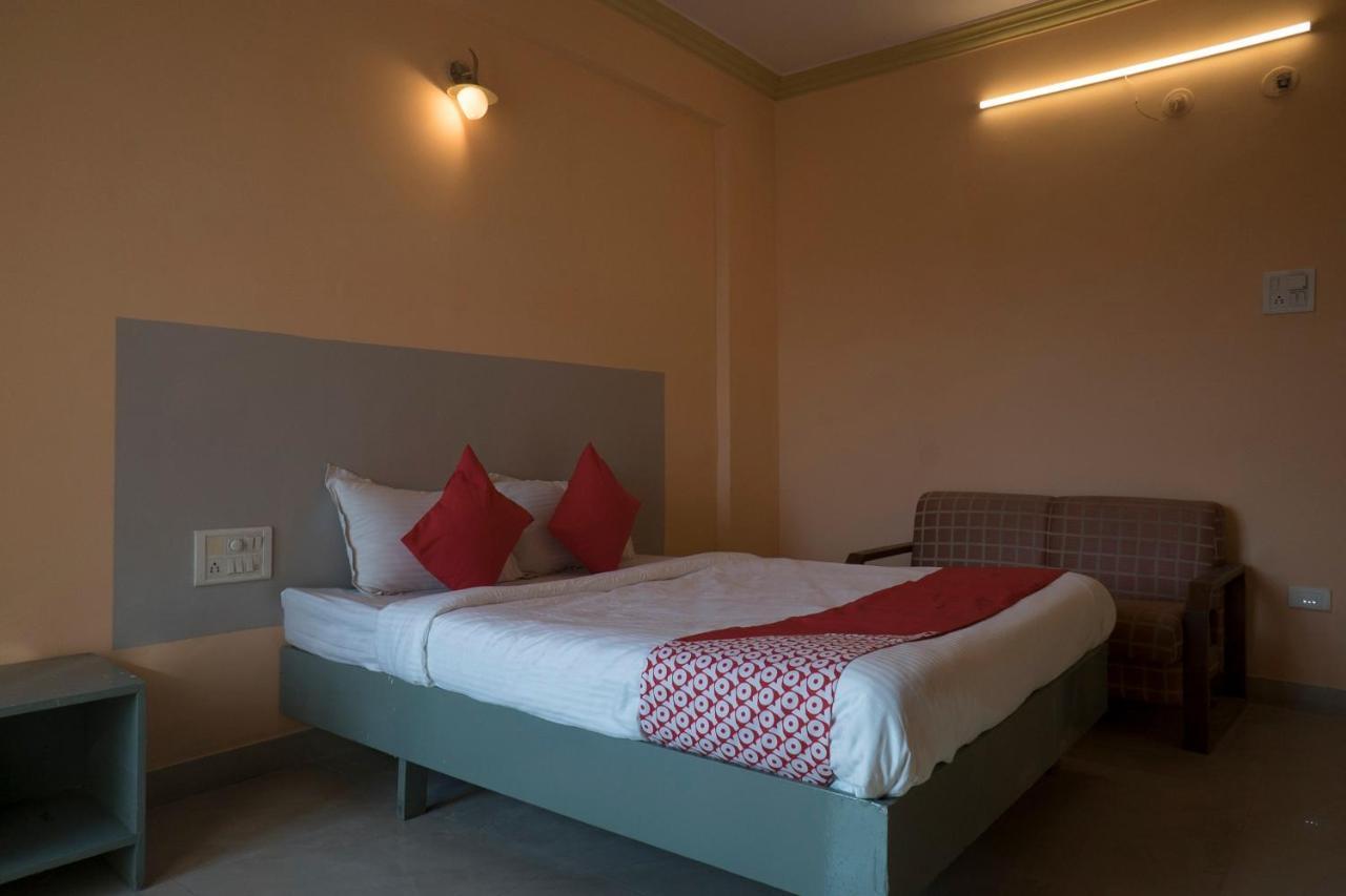 Oyo Flagship 37830 Hotel Aakar International Satara Exterior foto