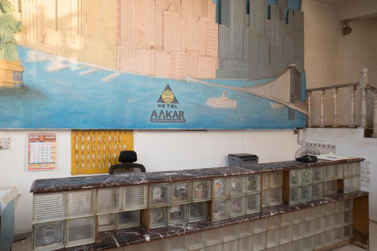 Oyo Flagship 37830 Hotel Aakar International Satara Exterior foto
