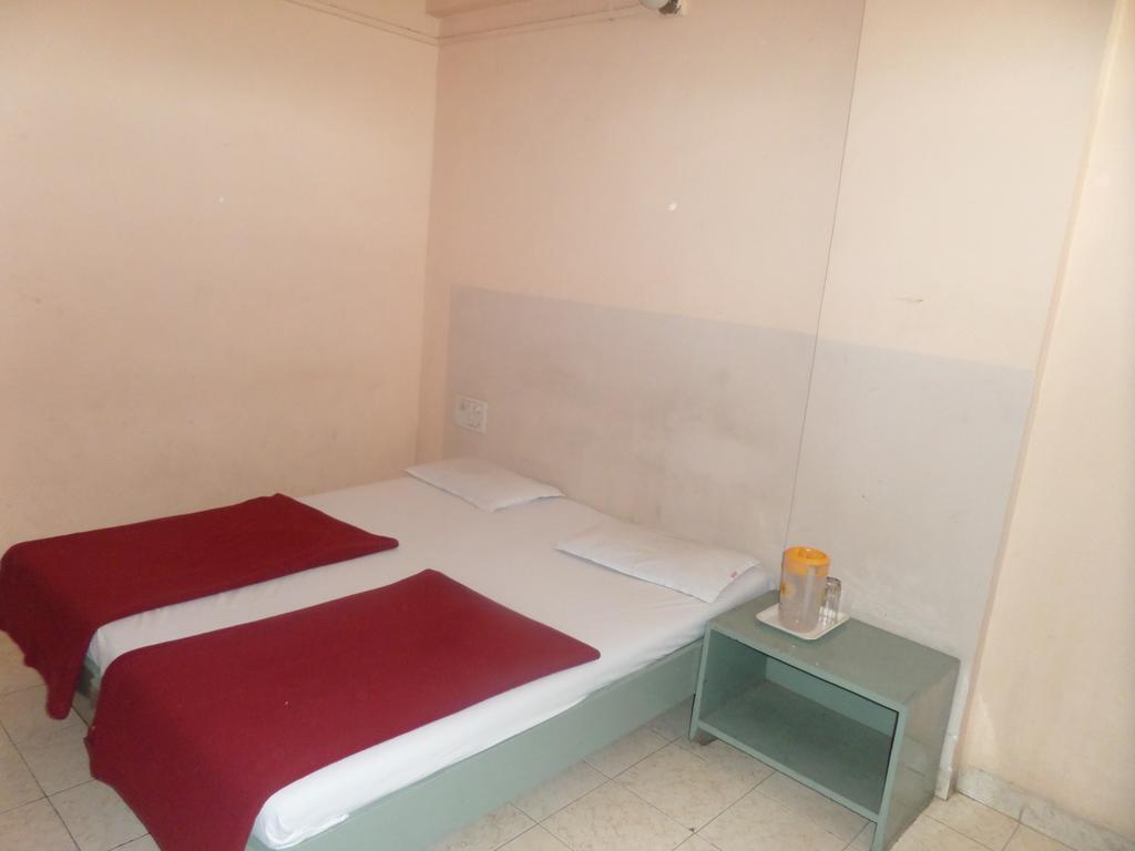Oyo Flagship 37830 Hotel Aakar International Satara Exterior foto