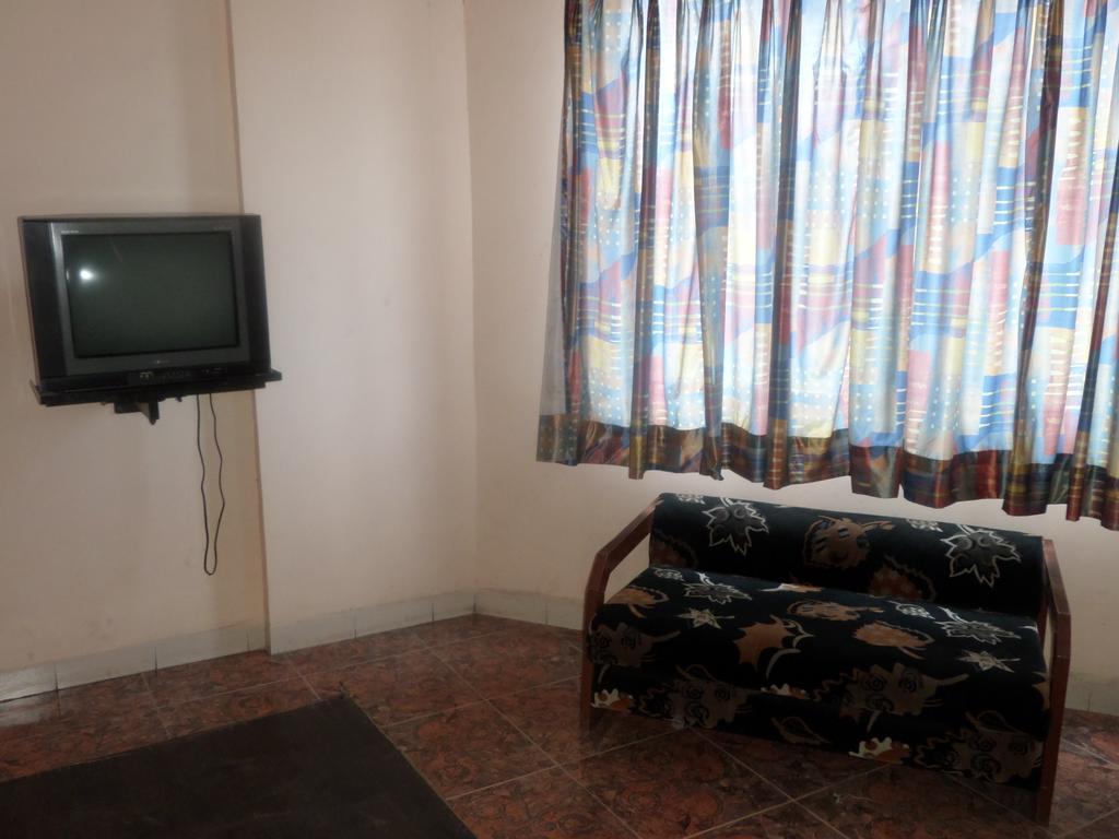 Oyo Flagship 37830 Hotel Aakar International Satara Exterior foto