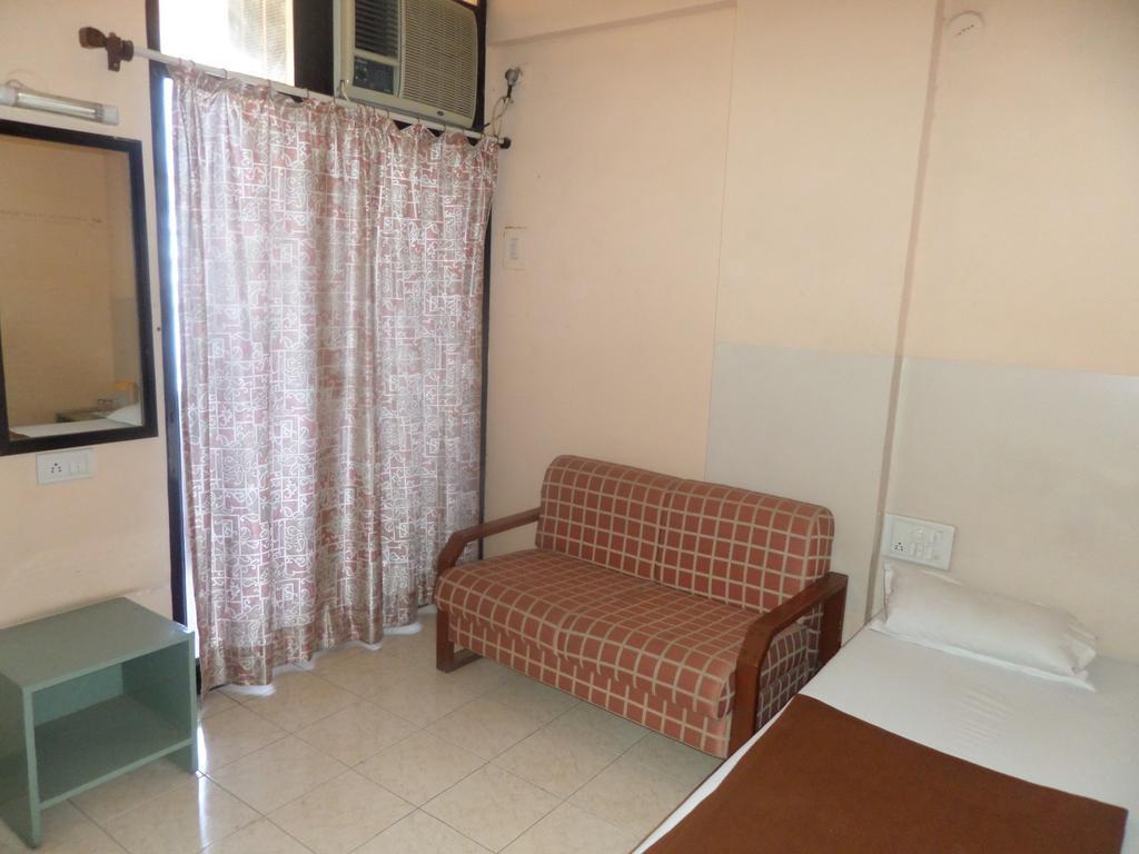 Oyo Flagship 37830 Hotel Aakar International Satara Exterior foto