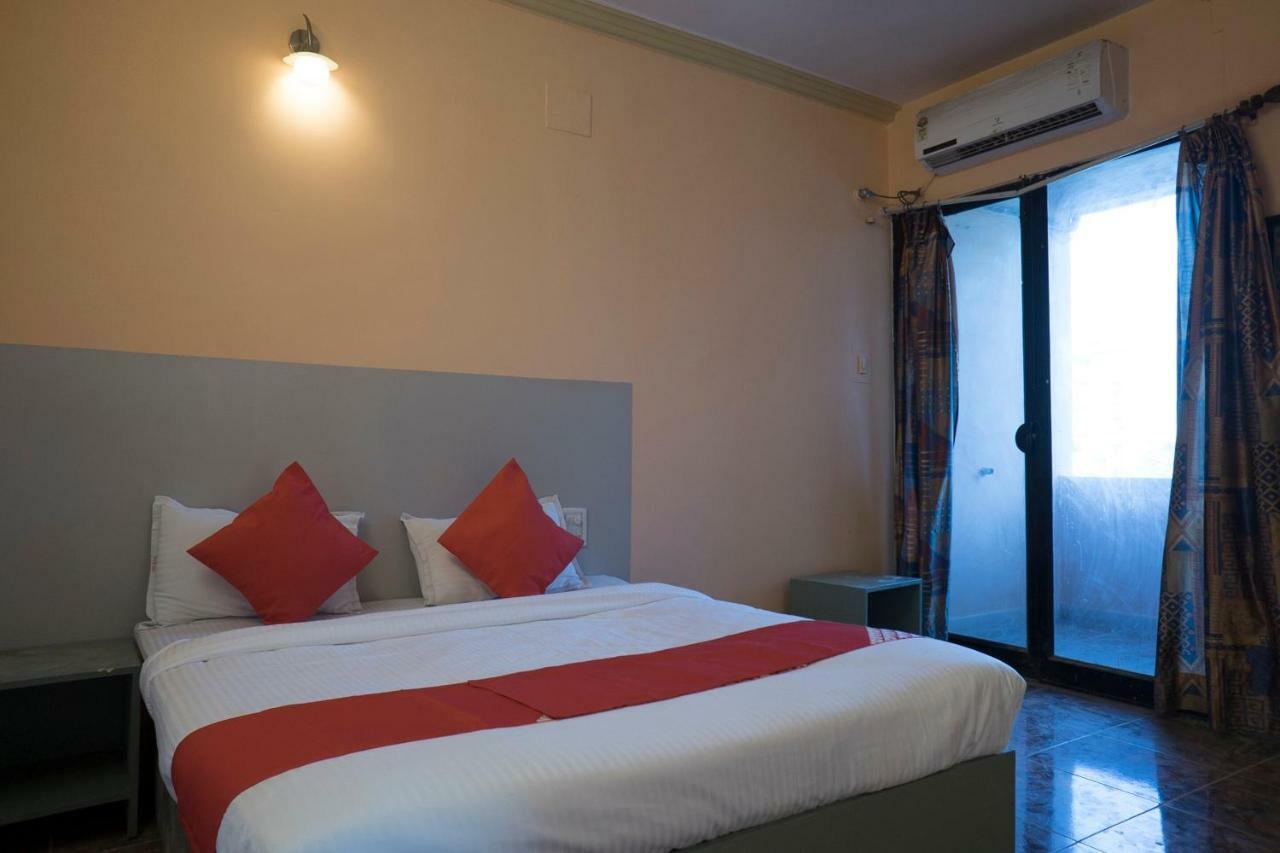 Oyo Flagship 37830 Hotel Aakar International Satara Exterior foto