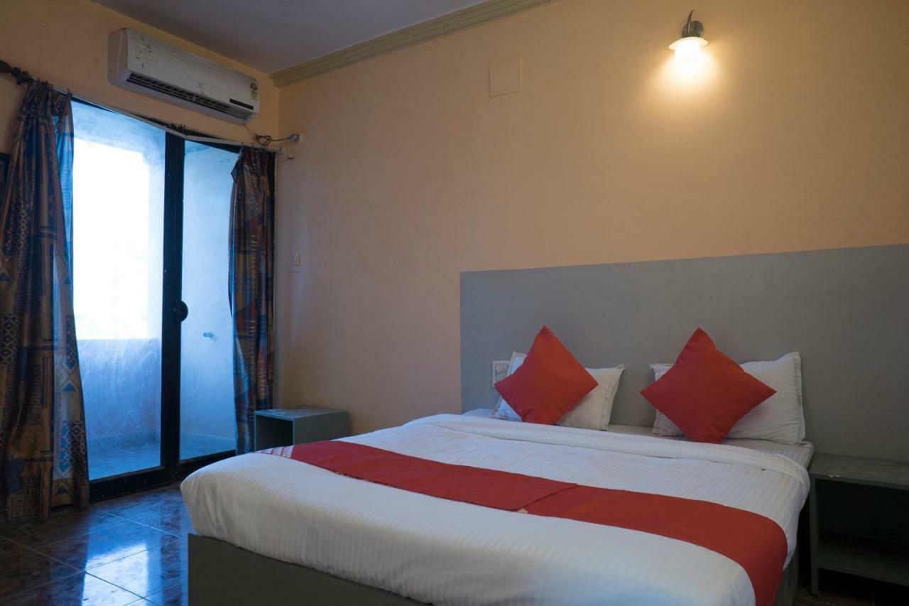 Oyo Flagship 37830 Hotel Aakar International Satara Exterior foto