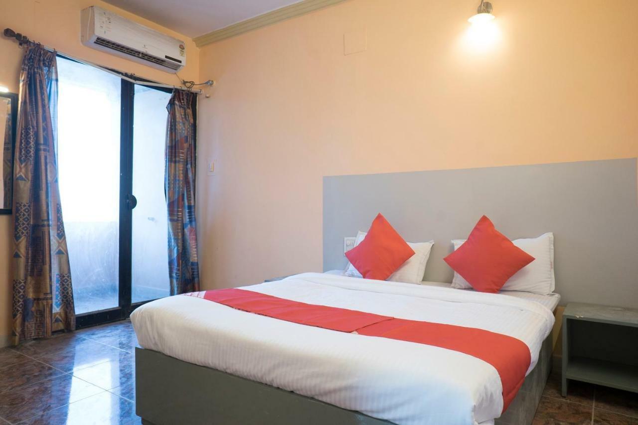 Oyo Flagship 37830 Hotel Aakar International Satara Exterior foto